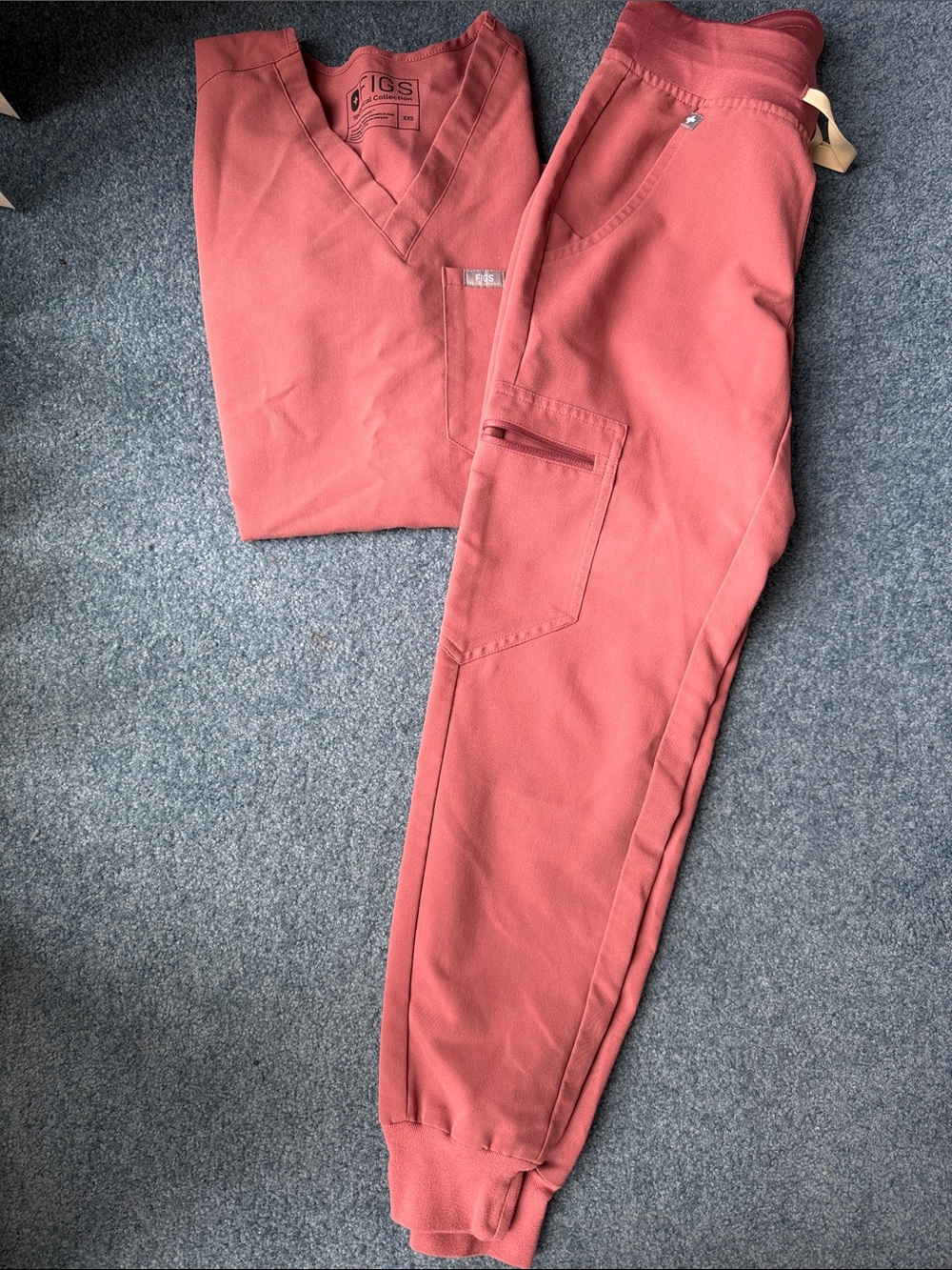Figs Women's Jogger Scrub Set in Dusty Rose